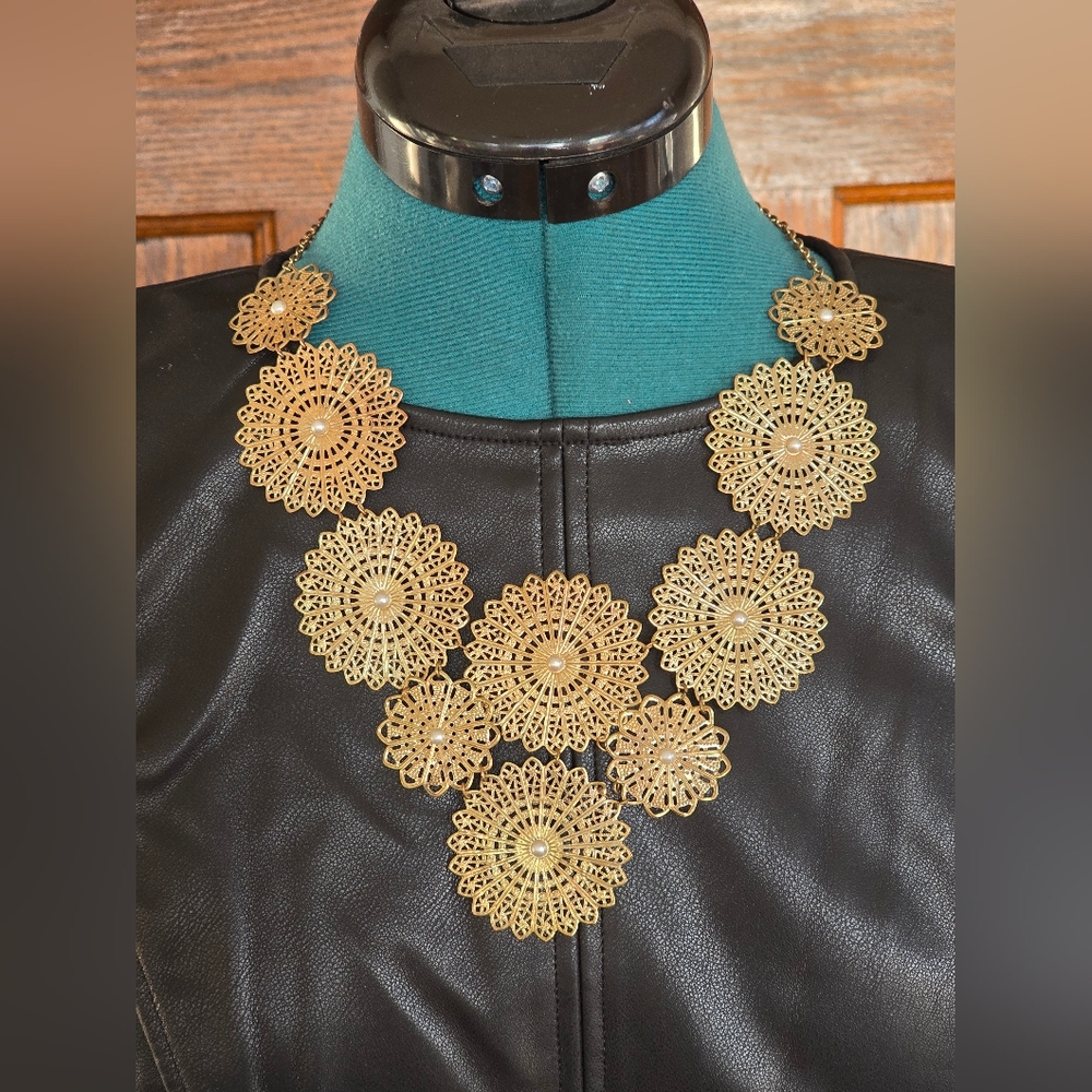 Vintage Elegant Gold Floral Necklace